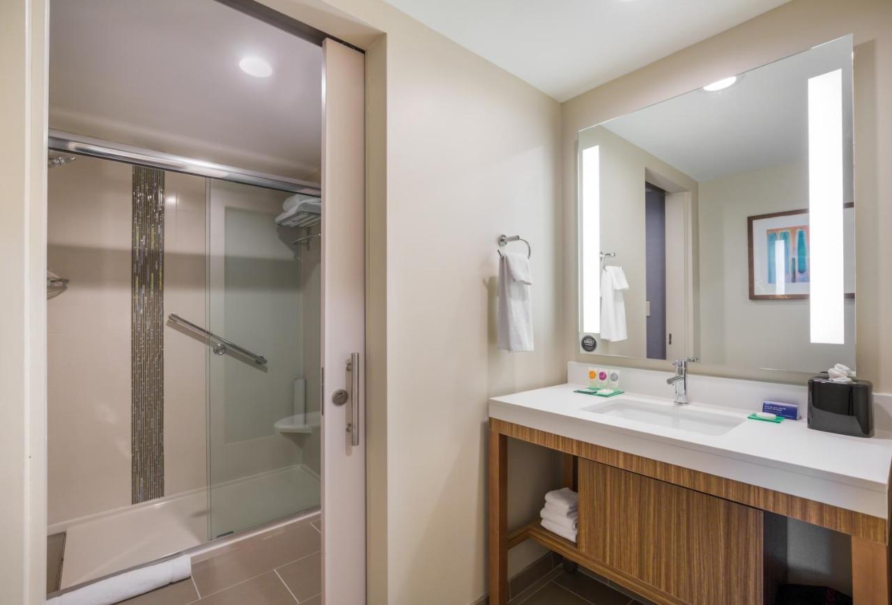 Hyatt Place Hampton Convention Center Extérieur photo
