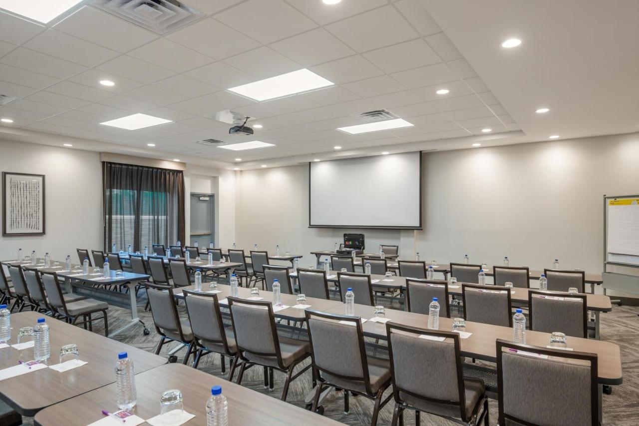 Hyatt Place Hampton Convention Center Extérieur photo